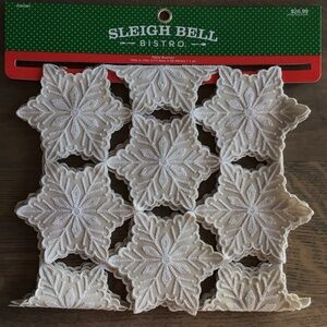 Sleigh Bell Bistro Cream Snowflake Garland